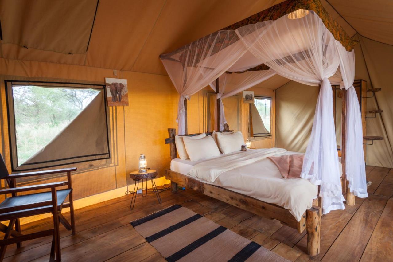 Baobab Tented Camp Kwa Kuchinia Екстер'єр фото